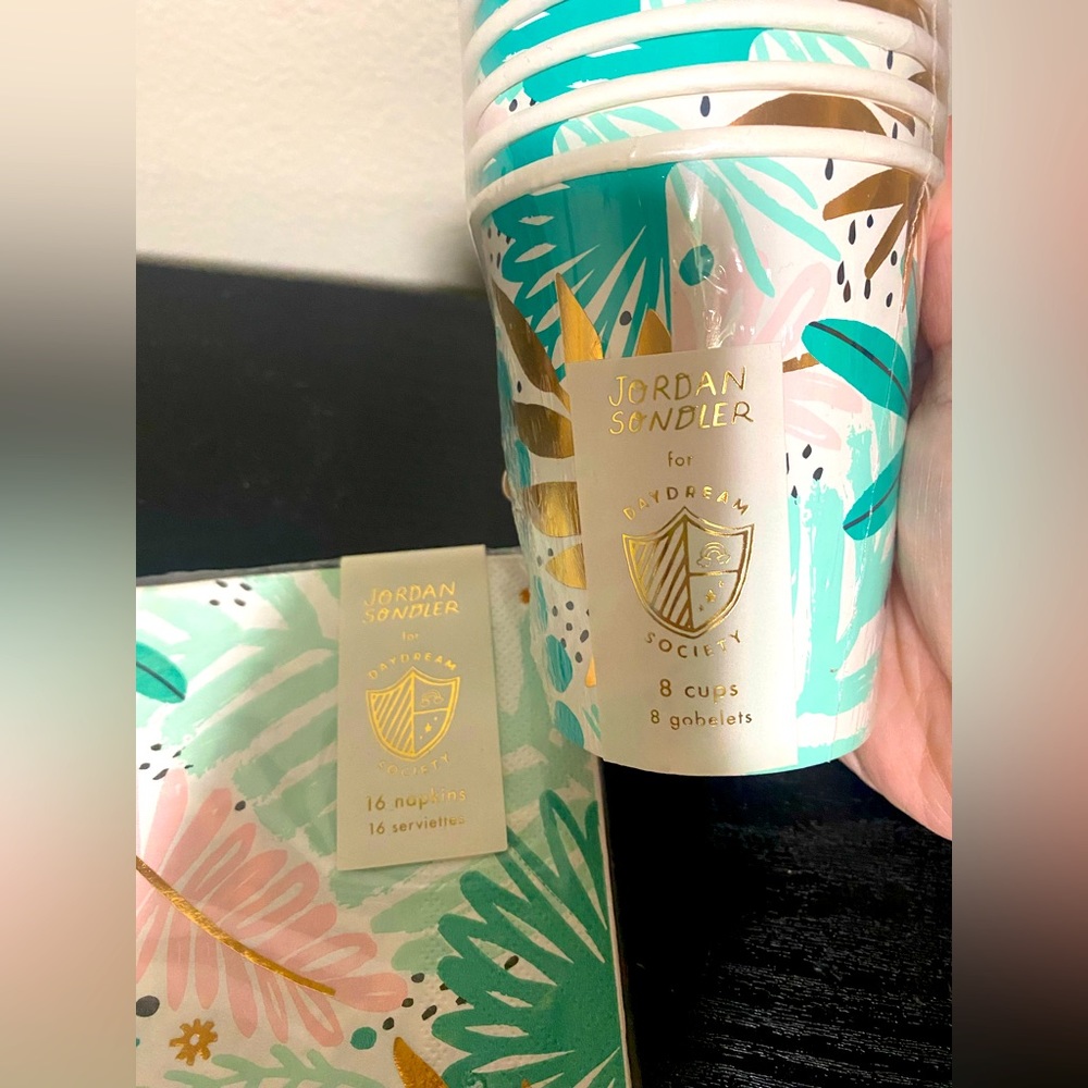 💰2/$10 Set of paper Napkins and Cups- New